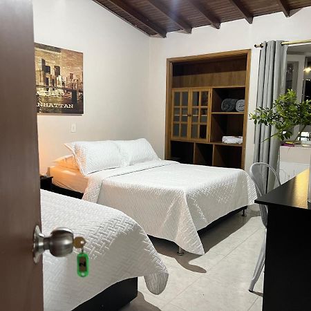 New Memphis Hostal Medellin Bagian luar foto