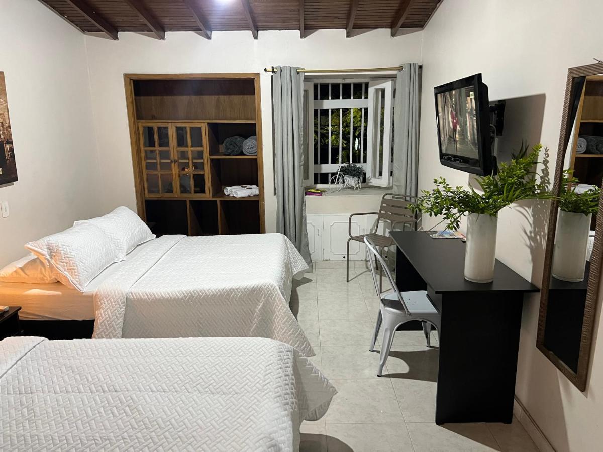 New Memphis Hostal Medellin Bagian luar foto