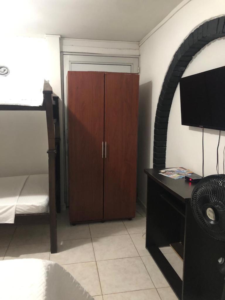 New Memphis Hostal Medellin Bagian luar foto