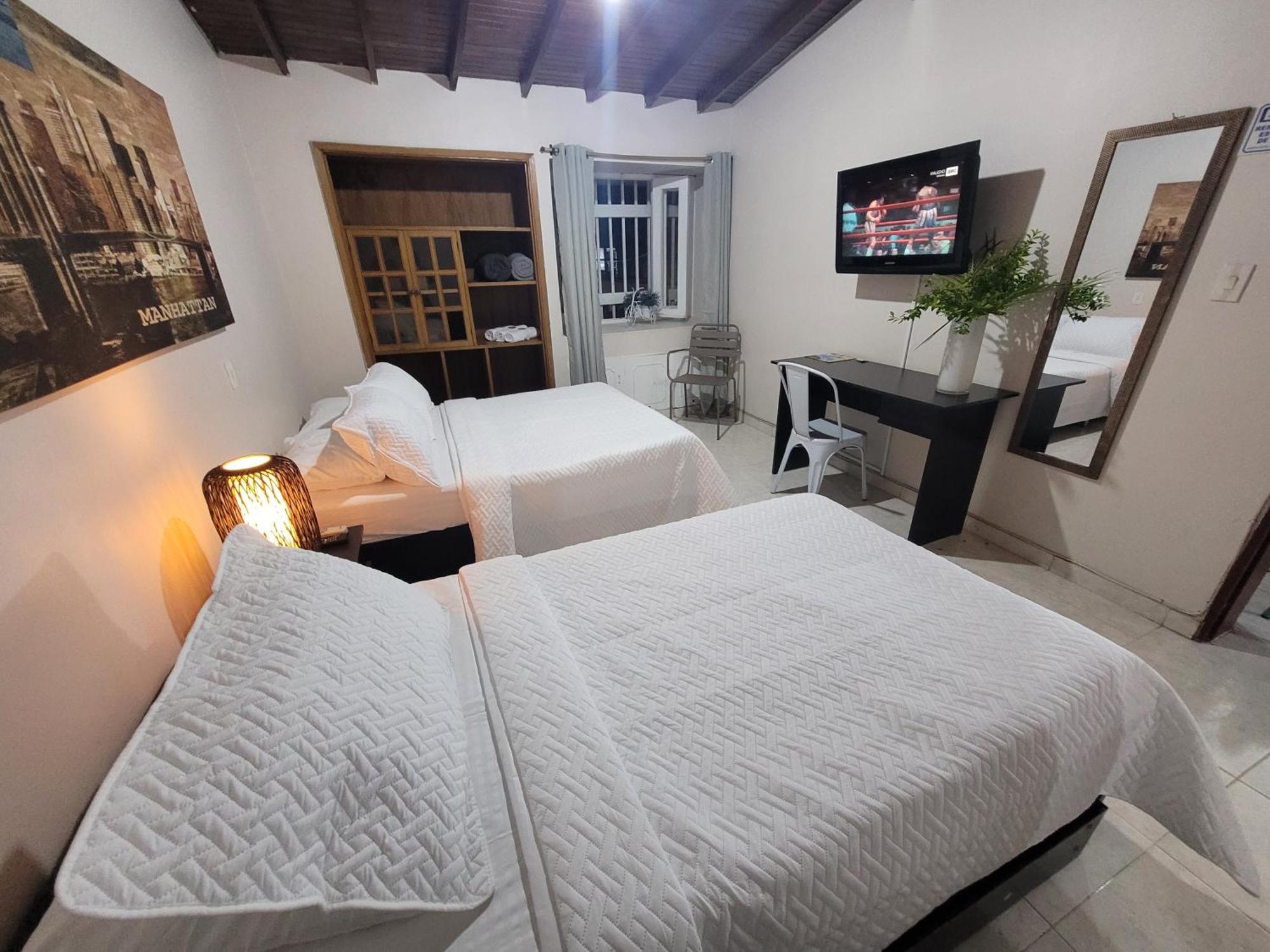 New Memphis Hostal Medellin Bagian luar foto