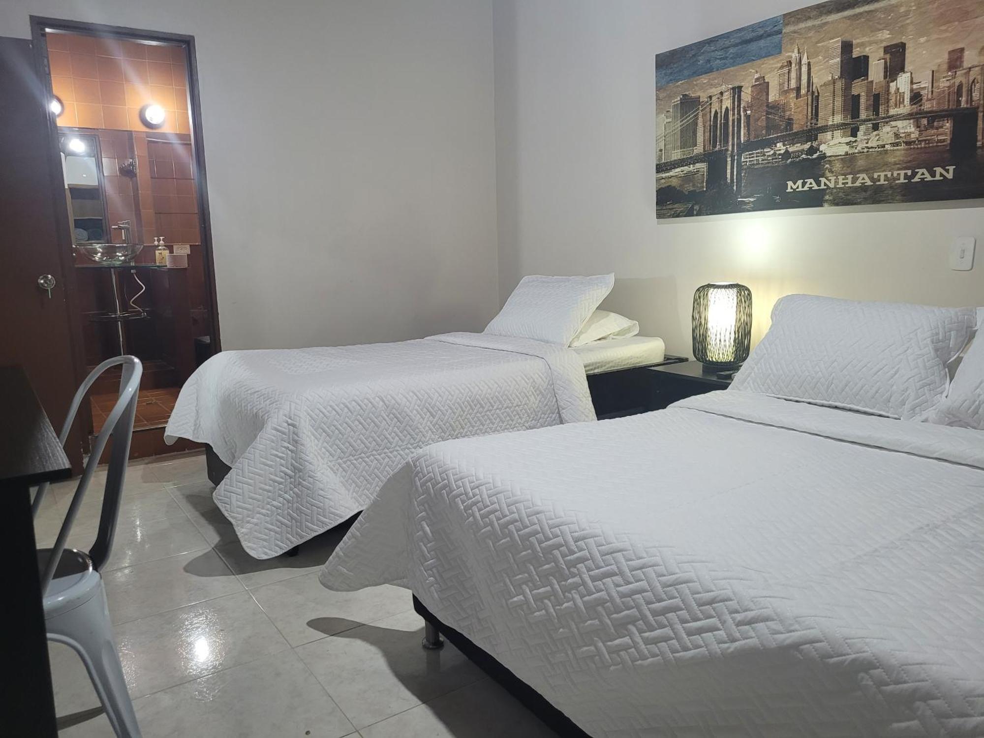 New Memphis Hostal Medellin Bagian luar foto