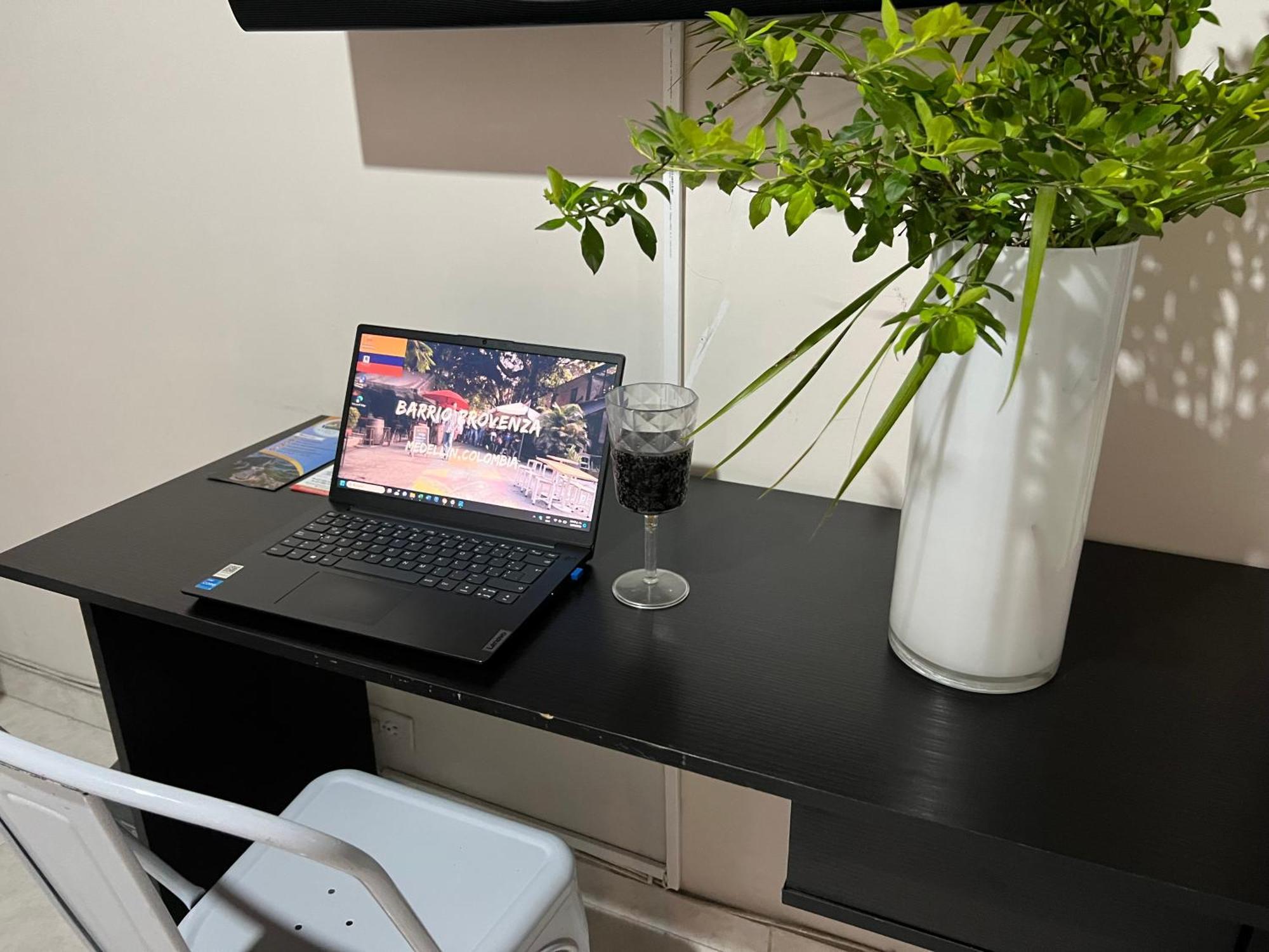 New Memphis Hostal Medellin Bagian luar foto
