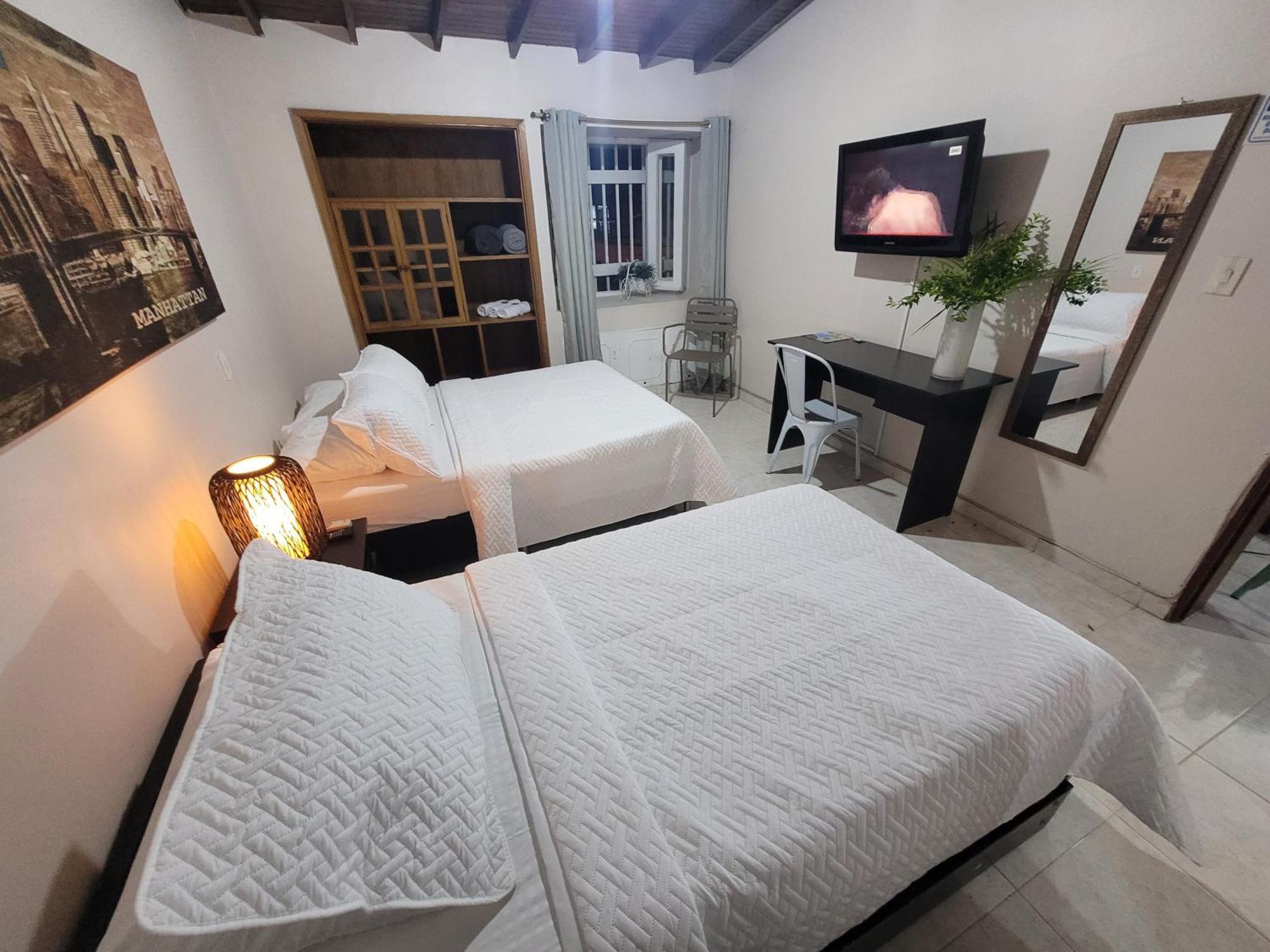 New Memphis Hostal Medellin Bagian luar foto