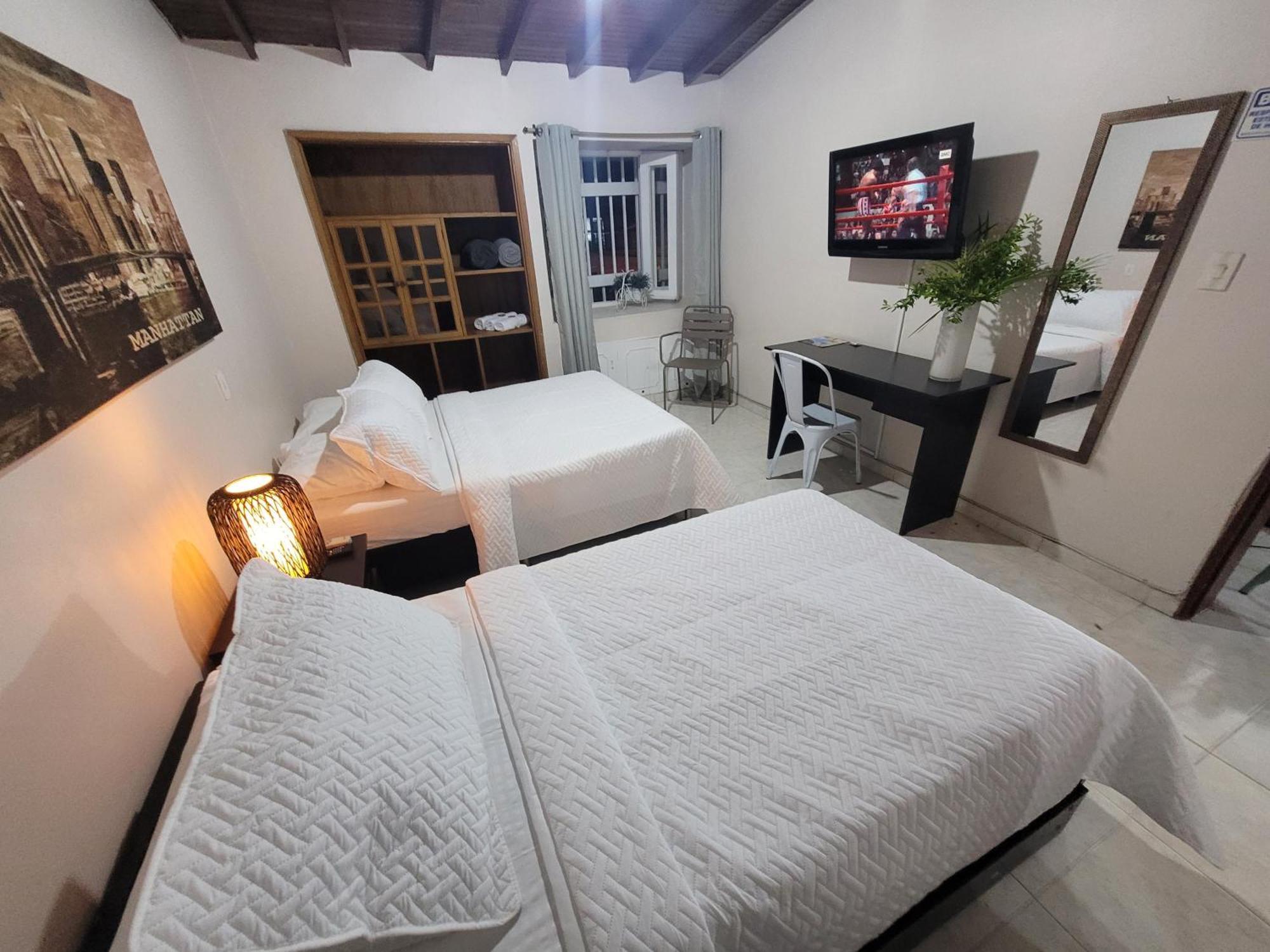 New Memphis Hostal Medellin Bagian luar foto