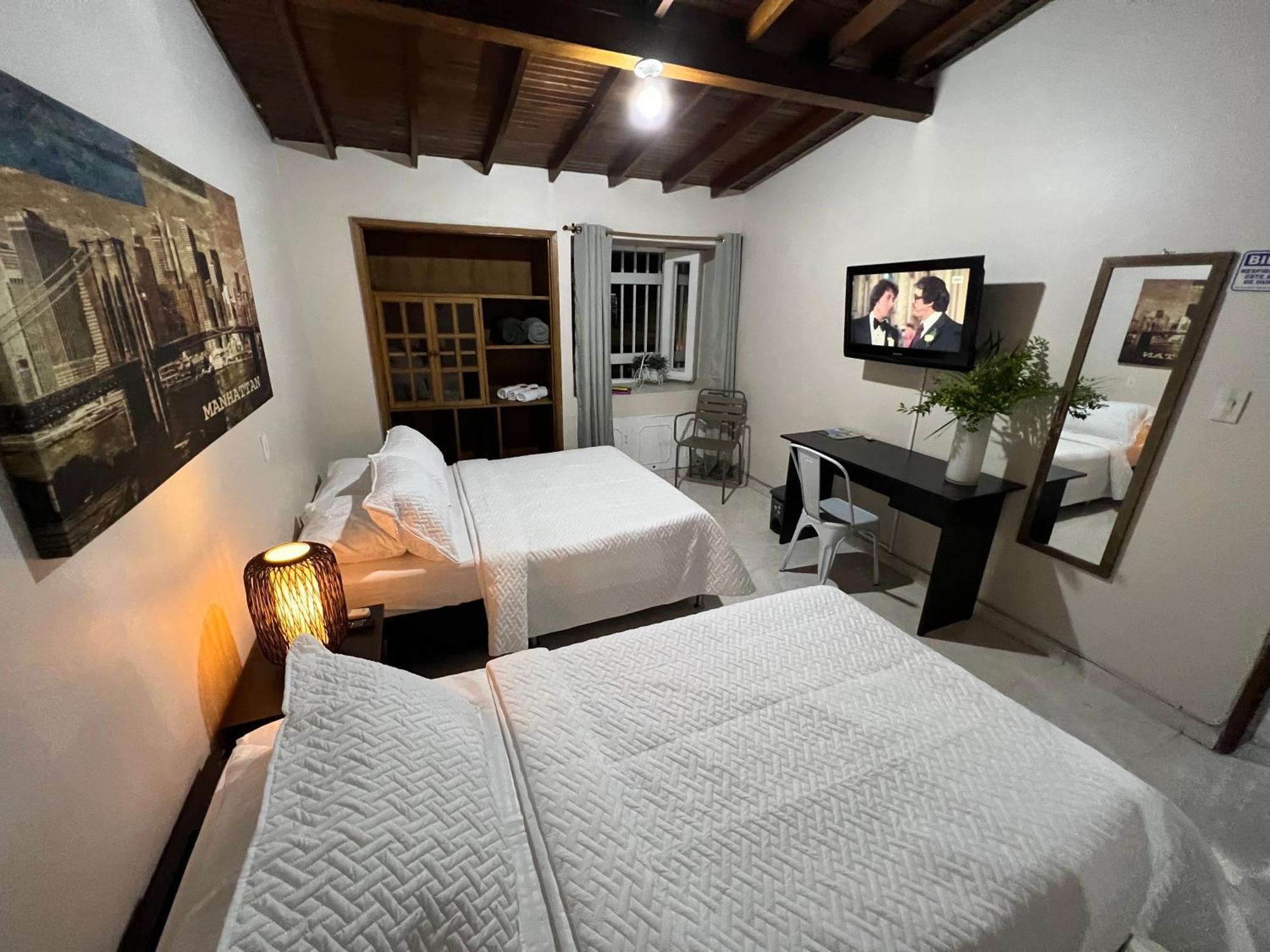 New Memphis Hostal Medellin Bagian luar foto